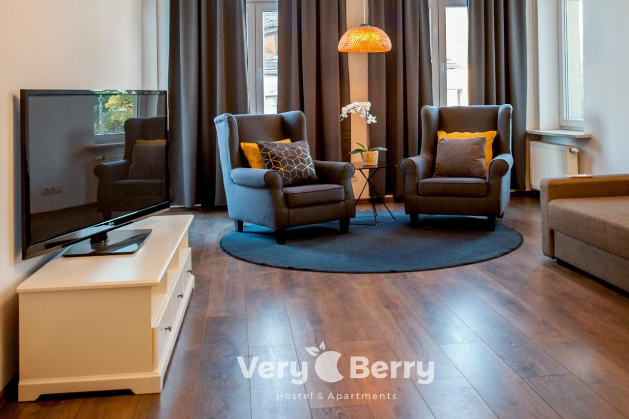 Very Berry - Garbary 27 - Apartament Z Balkonem, Old City, Check In 24H Apartment Poznan Ngoại thất bức ảnh